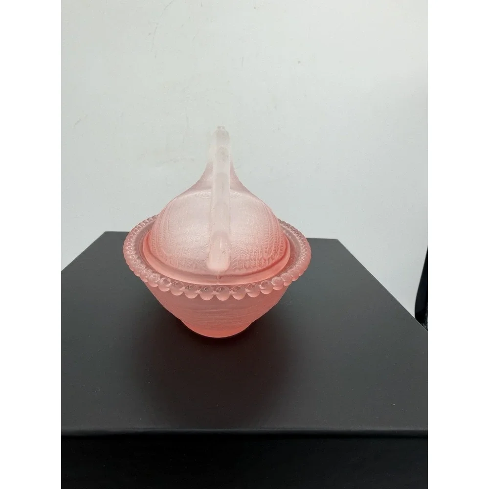 🩷 Vintage Hen on Nest – Small Pink Satin Ombre – Beautiful Glass Dish 🩷
